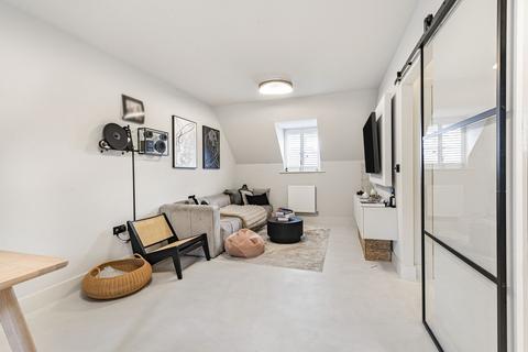 2 bedroom apartment for sale, De Burgh Gardens, Tadworth, KT20