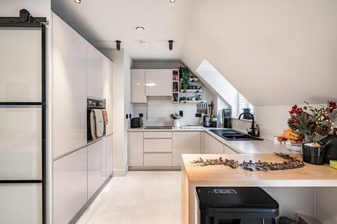 2 bedroom apartment for sale, De Burgh Gardens, Tadworth, KT20