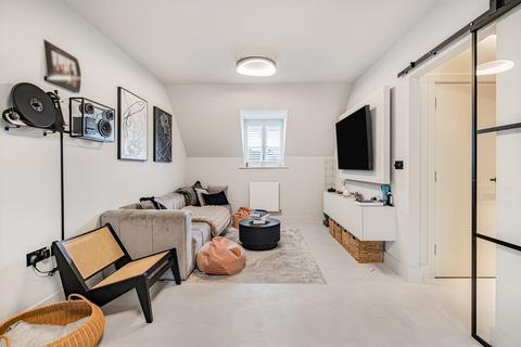 2 bedroom apartment for sale, De Burgh Gardens, Tadworth, KT20