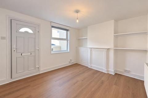 2 bedroom terraced house to rent, Greenstead Road, Colchester, CO1