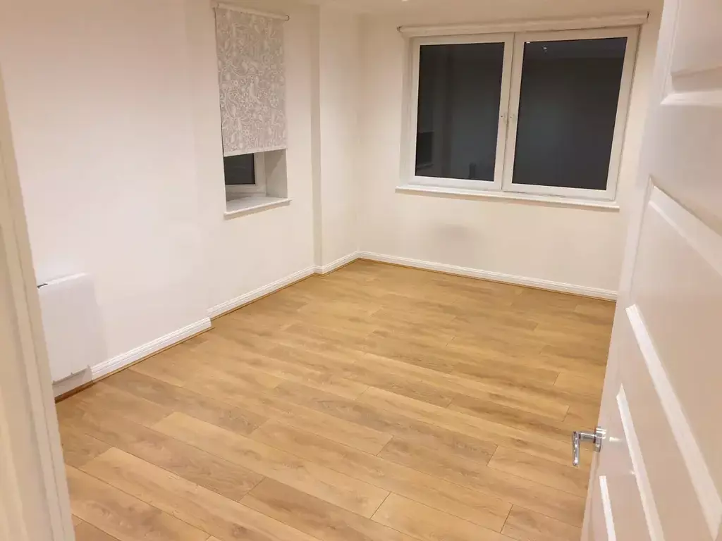 Apartment in Yiewsley - View 5