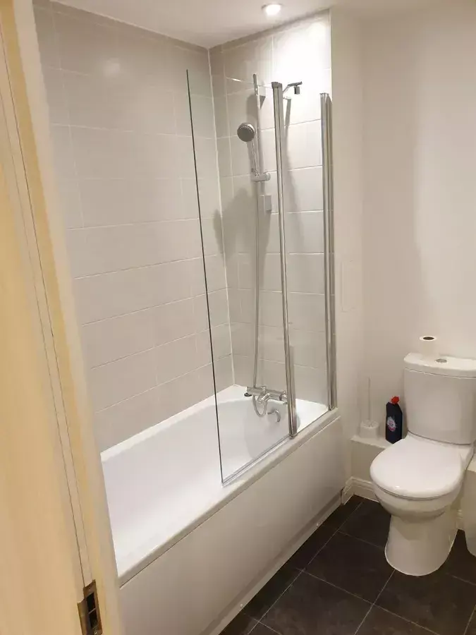 Apartment in Yiewsley - More