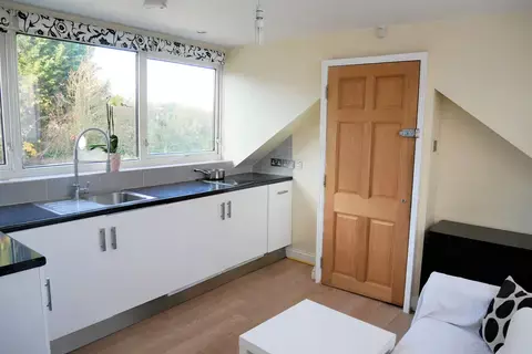 1 bedroom flat to rent, Castle Avenue, Yiewsley UB7