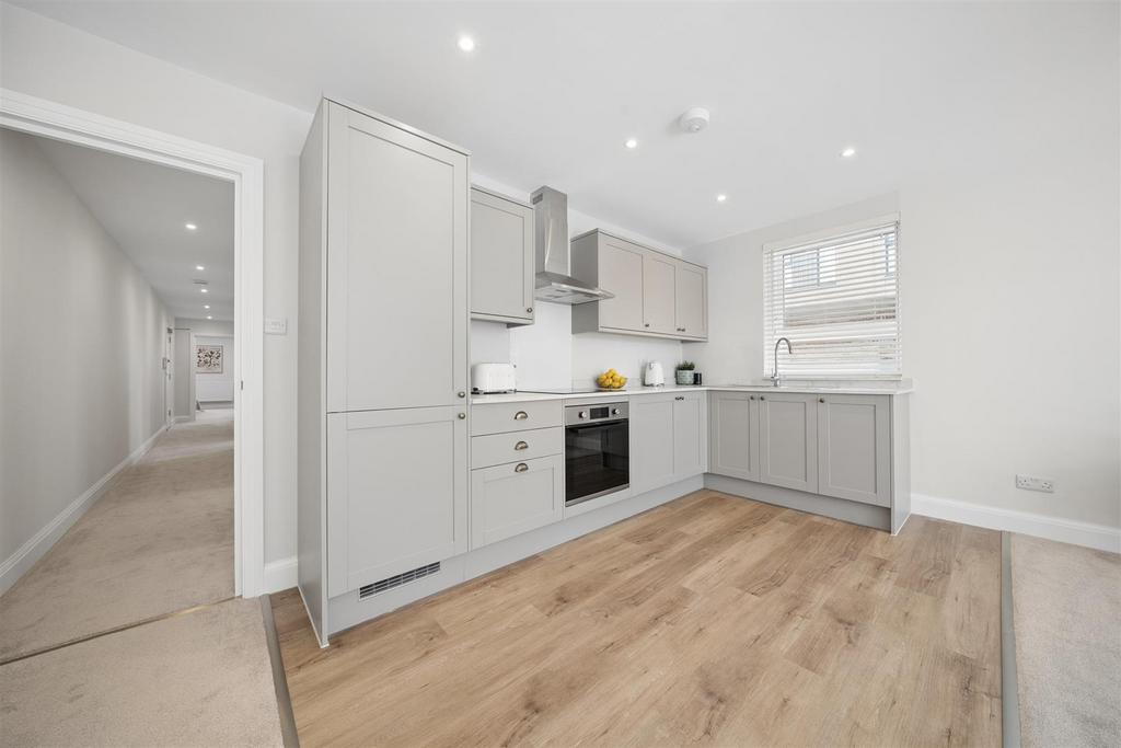 Apartment in London, Summerstown - View 2