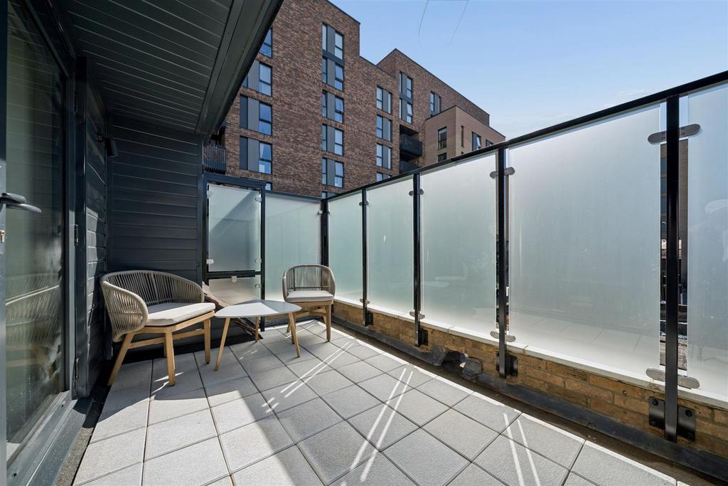 Apartment in London, Summerstown - View 3