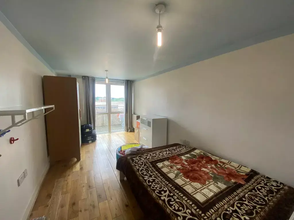 Apartment in London, Perivale - View 5
