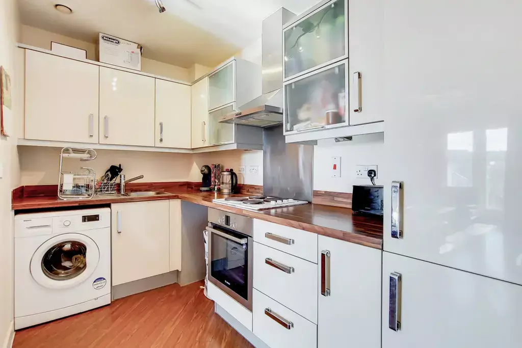 Apartment in London - View 3