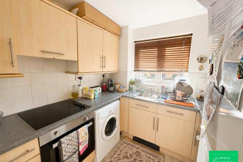 2 bedroom flat to rent, Taunton Drive, East Finchley, N2