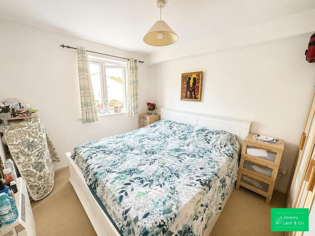 Apartment in East Finchley - View 3