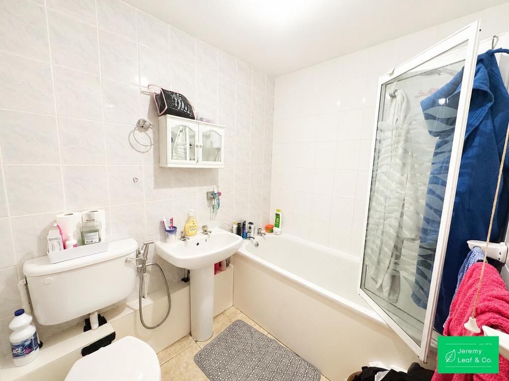 Apartment in East Finchley - View 5