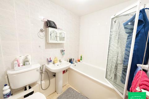 2 bedroom flat to rent, Taunton Drive, East Finchley, N2