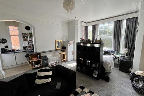 Studio to rent, Parkdale West, Wolverhampton