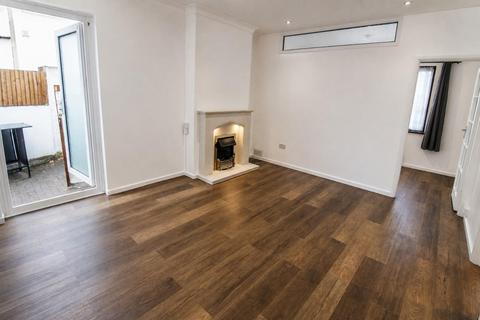 3 bedroom house to rent, Bedonwell Road, Bexleyheath