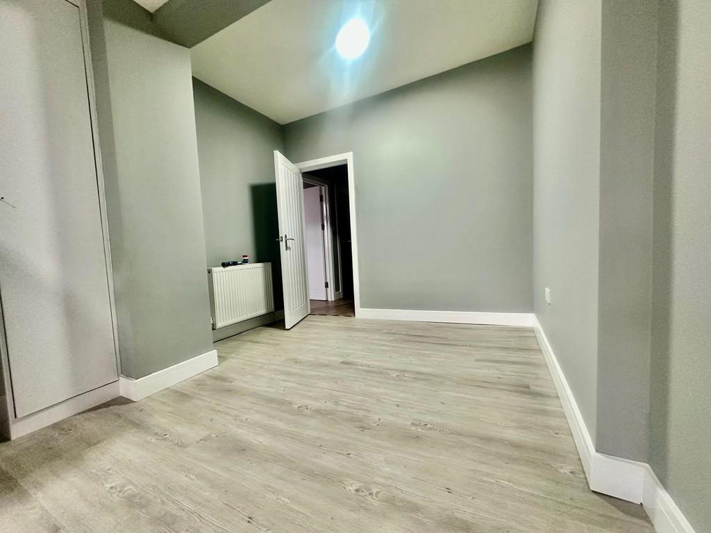 Apartment in Ilford - View 3