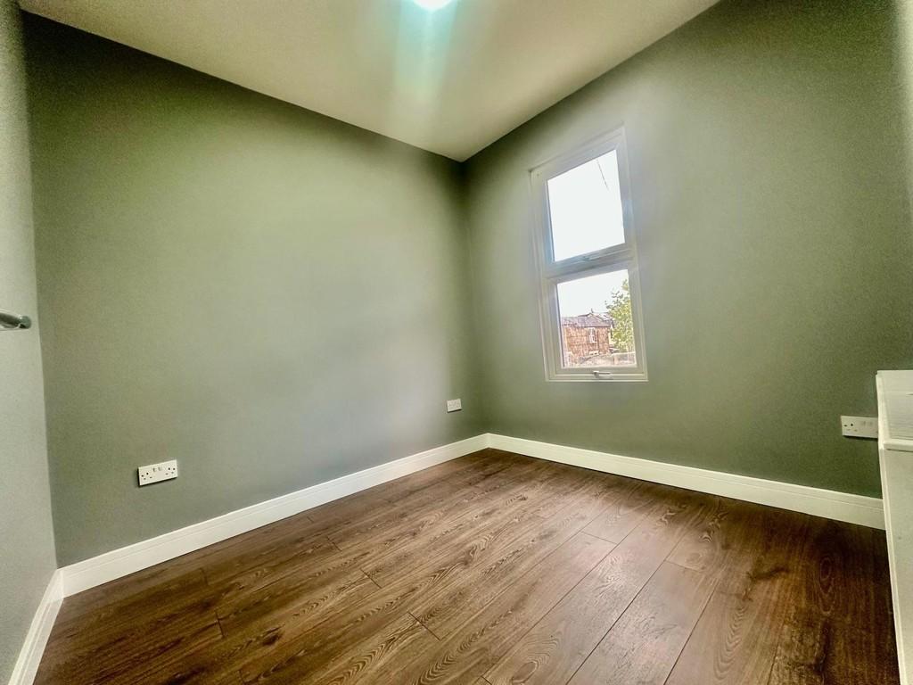Apartment in Ilford - View 5