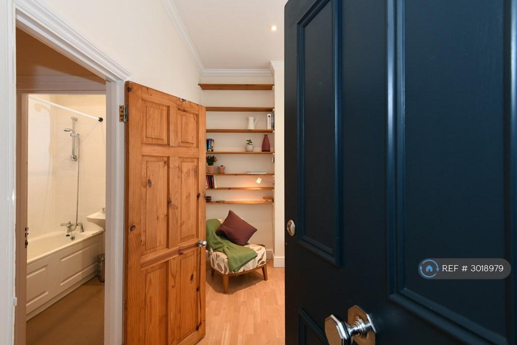 Apartment in London - View 2
