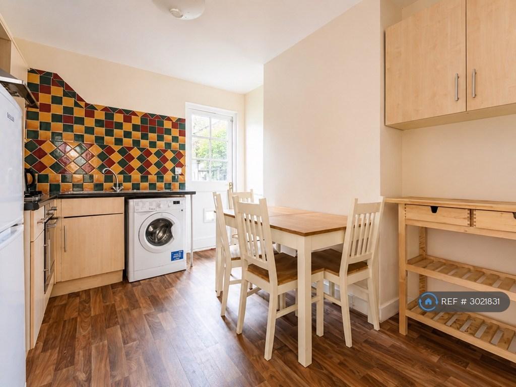 House in London - View 2