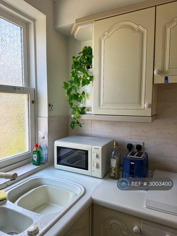 Apartment in Hove - View 3