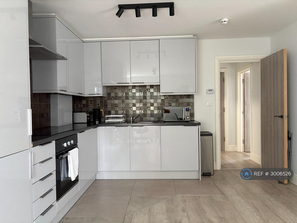 Apartment in Sutton - View 4