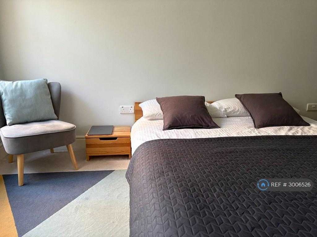 Apartment in Sutton - More