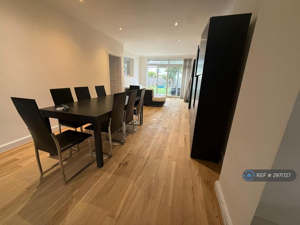 House in London - View 2