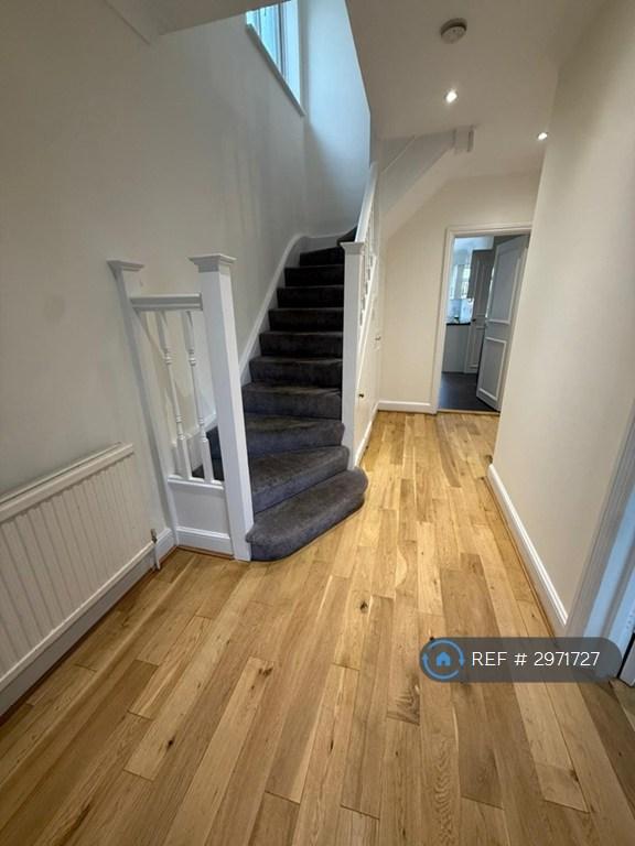 House in London - View 3