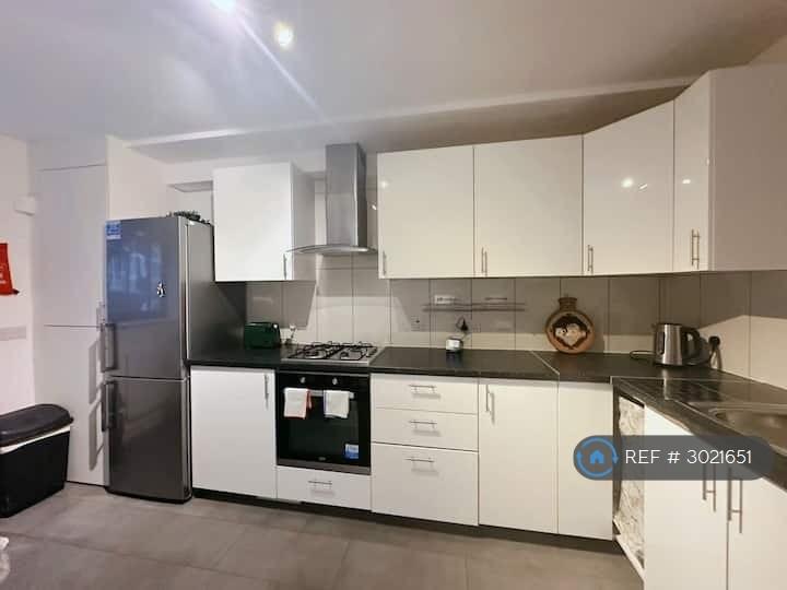 Apartment in London - View 3