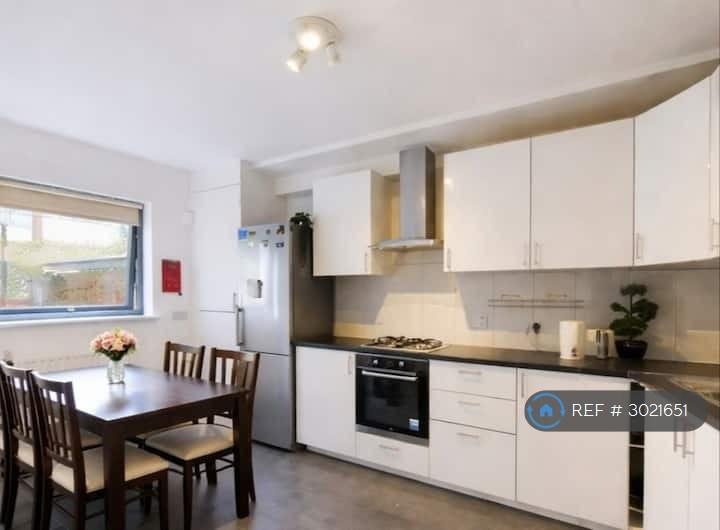 House in London - View 3
