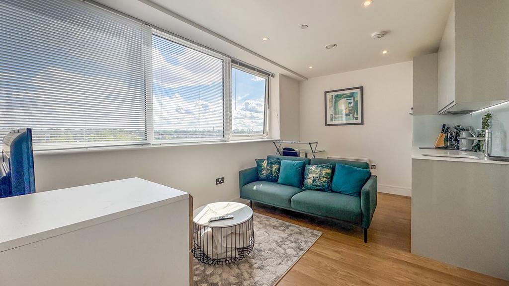 Apartment in Romford - View 2