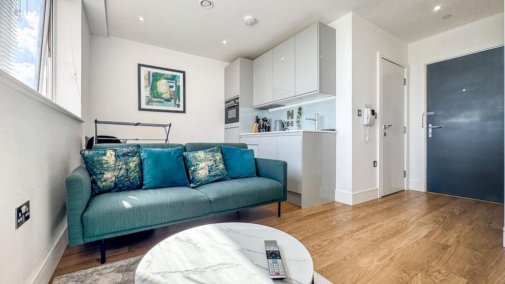 Apartment in Romford - View 3