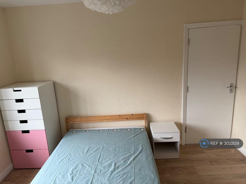 House in Northolt - More