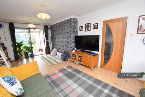 3 bedroom semi-detached house to rent, Bradfield Road, Manchester, M41