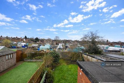 3 bedroom semi-detached house to rent, Bradfield Road, Manchester, M41