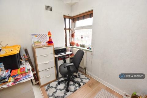 3 bedroom semi-detached house to rent, Bradfield Road, Manchester, M41
