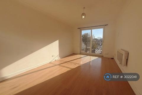 2 bedroom flat to rent, Rhys Court, Southsea, PO4