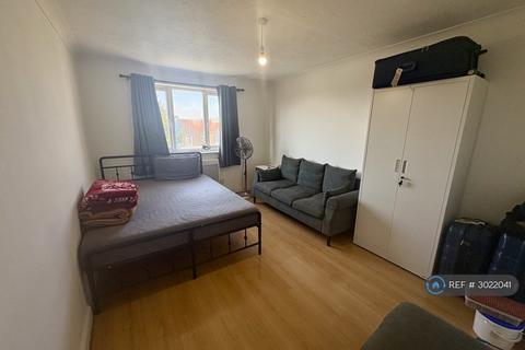 2 bedroom flat to rent, Rhys Court, Southsea, PO4
