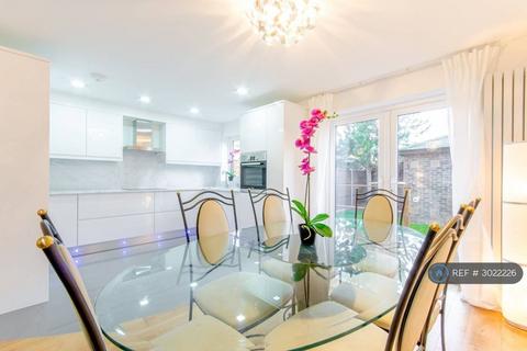 4 bedroom semi-detached house to rent, London, London, SE16