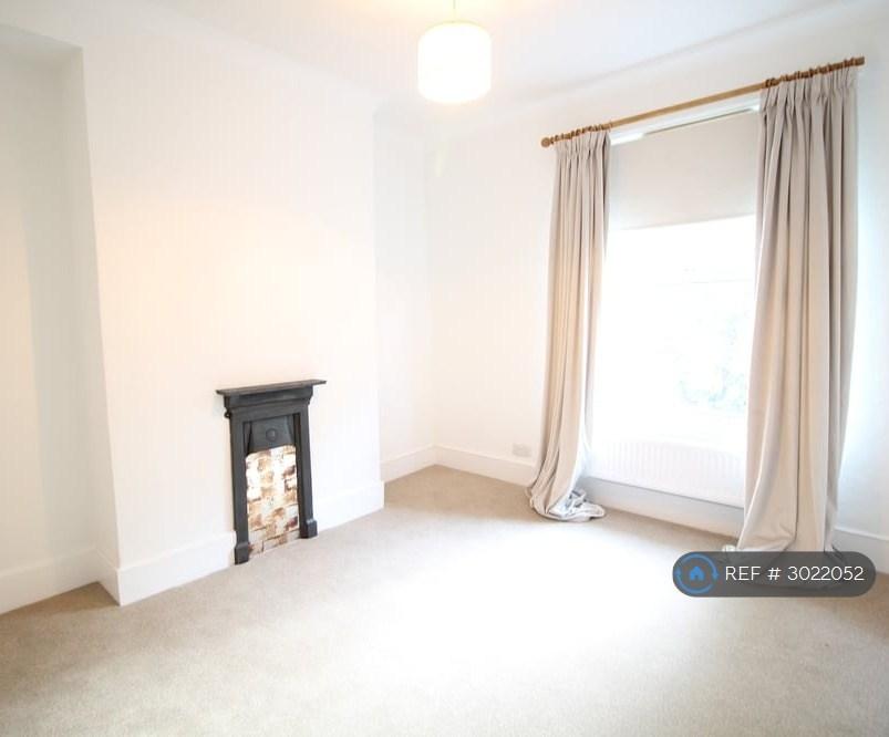 Apartment in Croydon - View 4