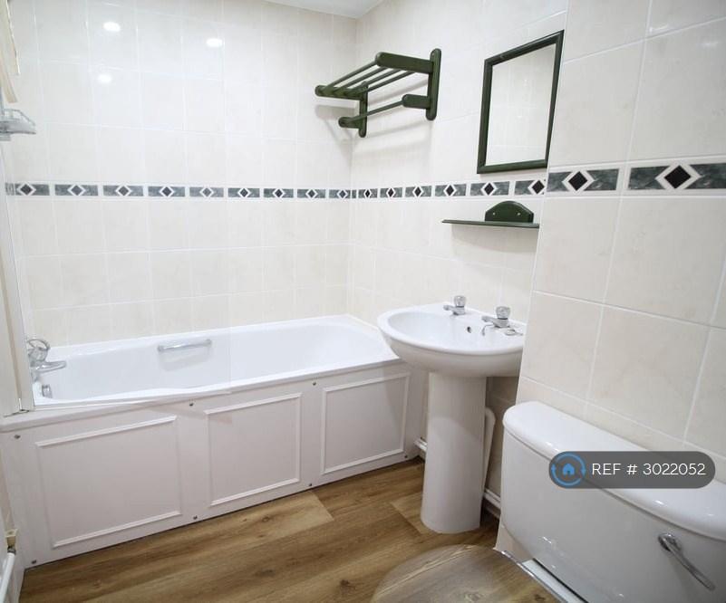 Apartment in Croydon - View 5