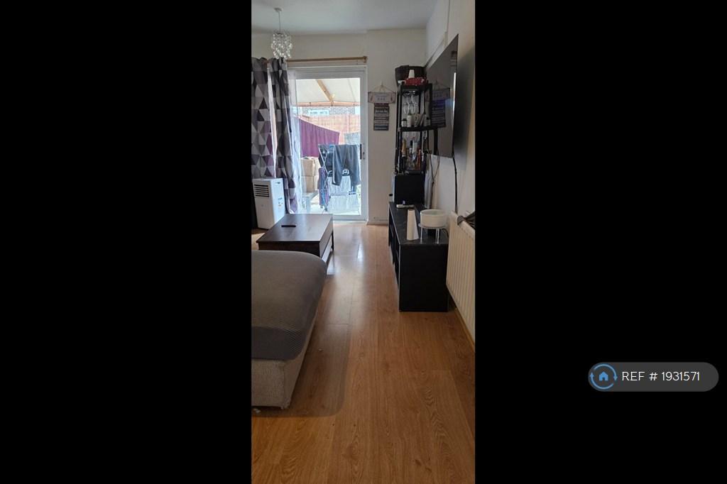 House in Wallington - View 2