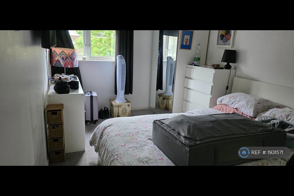House in Wallington - View 5