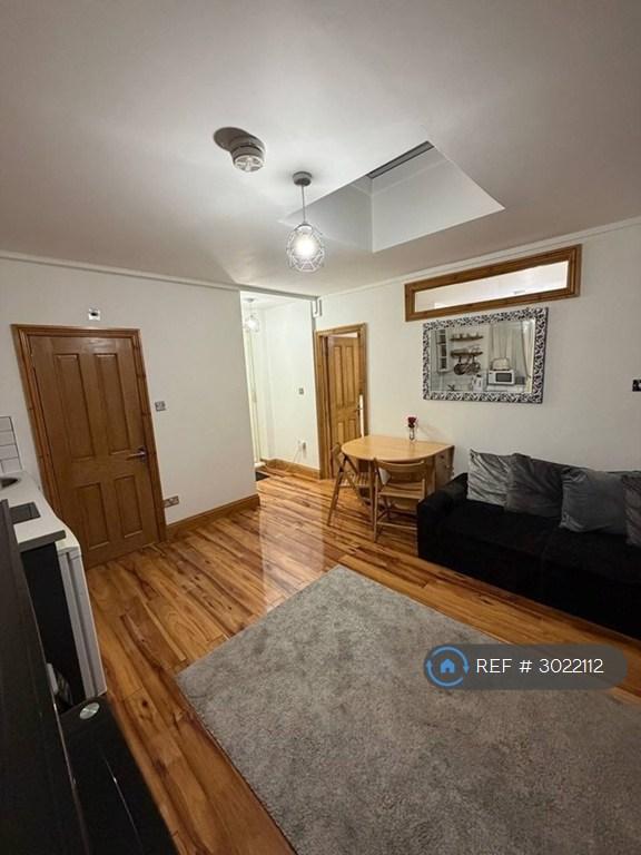 Apartment in London - View 3