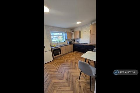 1 bedroom in a house share to rent, Sinclair Road, London, E4