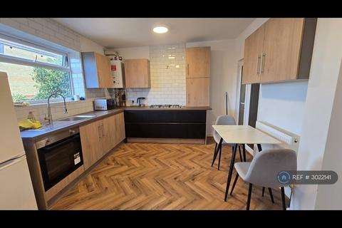 1 bedroom in a house share to rent, Sinclair Road, London, E4