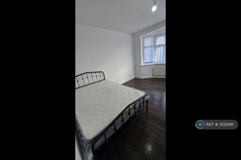 1 bedroom in a house share to rent, Sinclair Road, London, E4