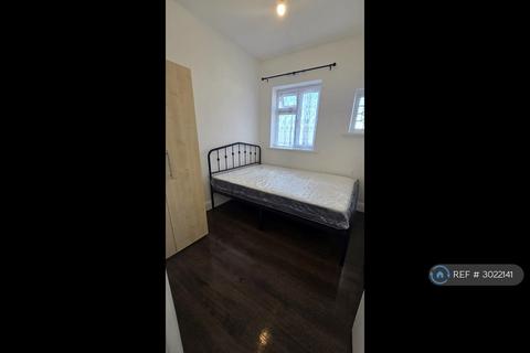 1 bedroom in a house share to rent, Sinclair Road, London, E4