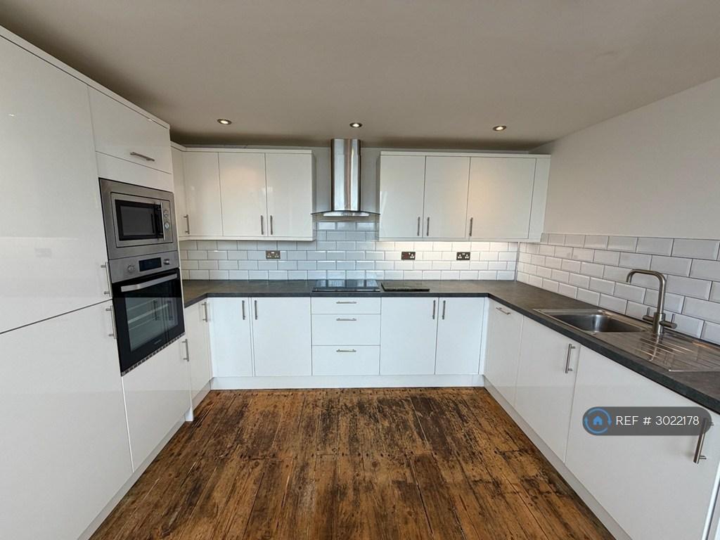 Apartment in Newcastle Upon Tyne - View 2
