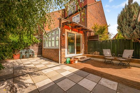 4 bedroom semi-detached house for sale, Ropemaker Road, London, SE16