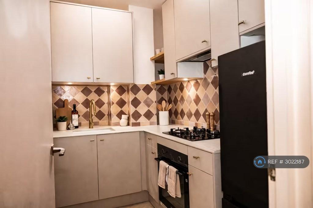 Apartment in London - View 3