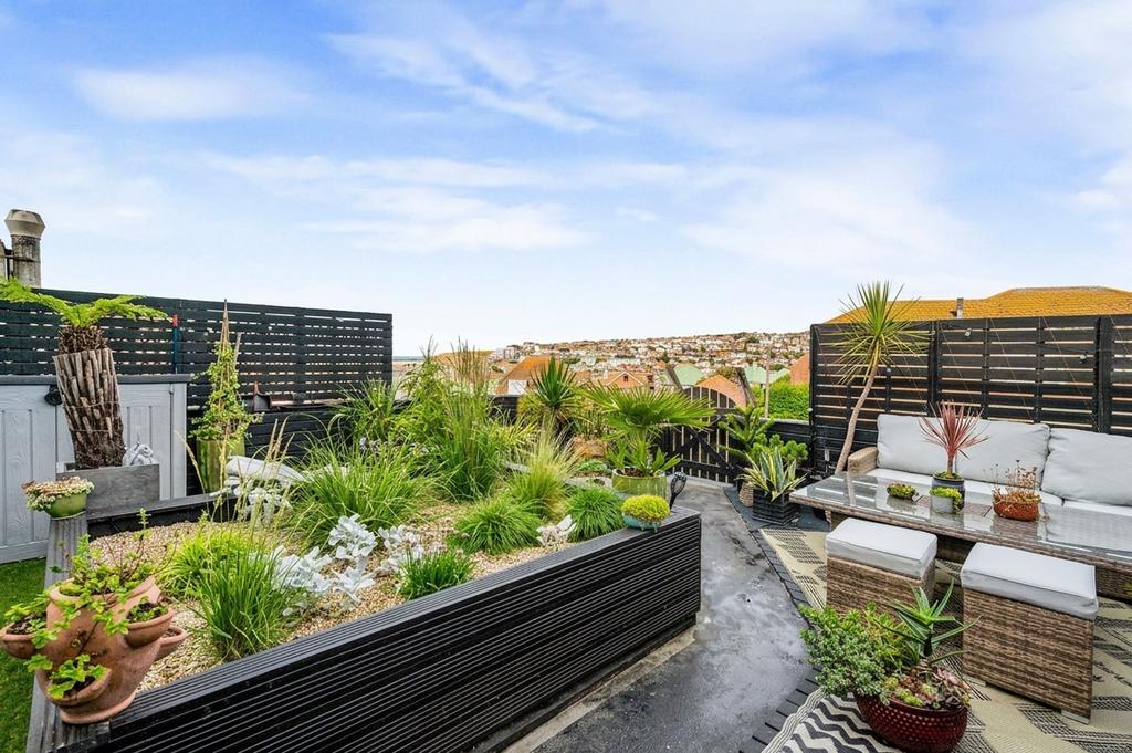 Apartment in Brighton - View 3